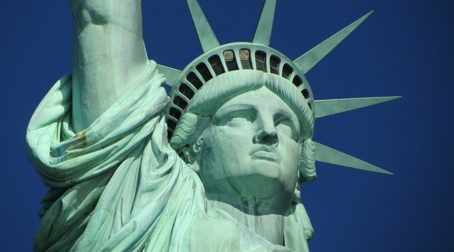 US to deny green cards to immigrants who use public benefits – JURIST